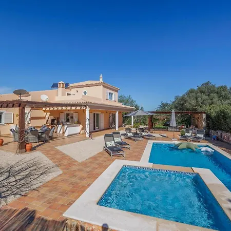 Villa Stunning Countryside W Private Garden & Pool