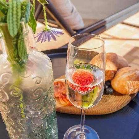 Stunning Countryside W Private Garden & Pool Villa