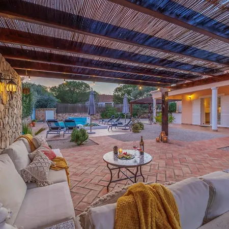 Stunning Countryside W Private Garden & Pool Villa