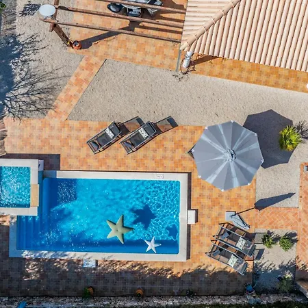 Stunning Countryside W Private Garden & Pool 빌라 알테