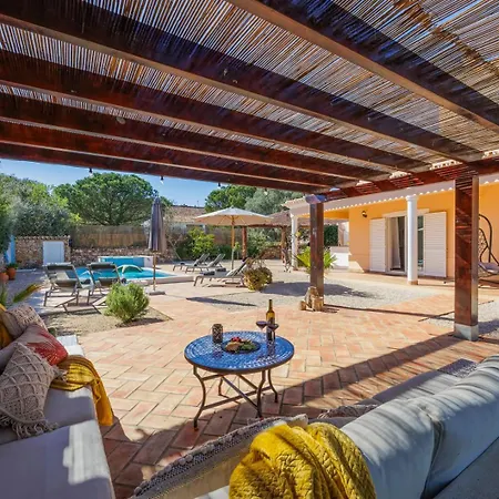 Villa Stunning Countryside W Private Garden & Pool *