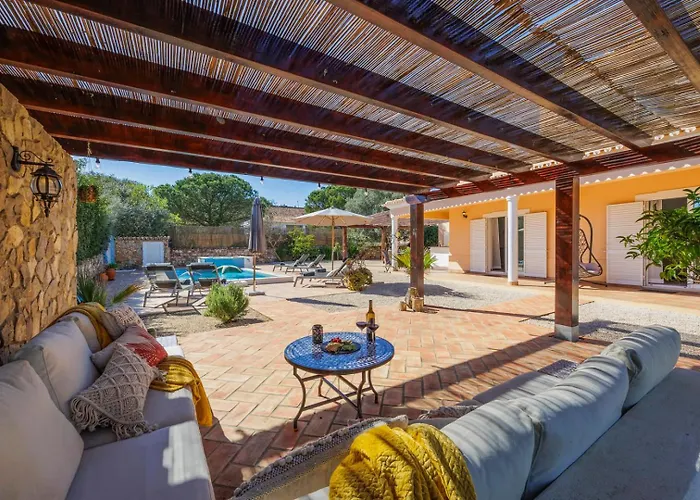 ヴィラ Stunning Countryside W Private Garden & Pool *