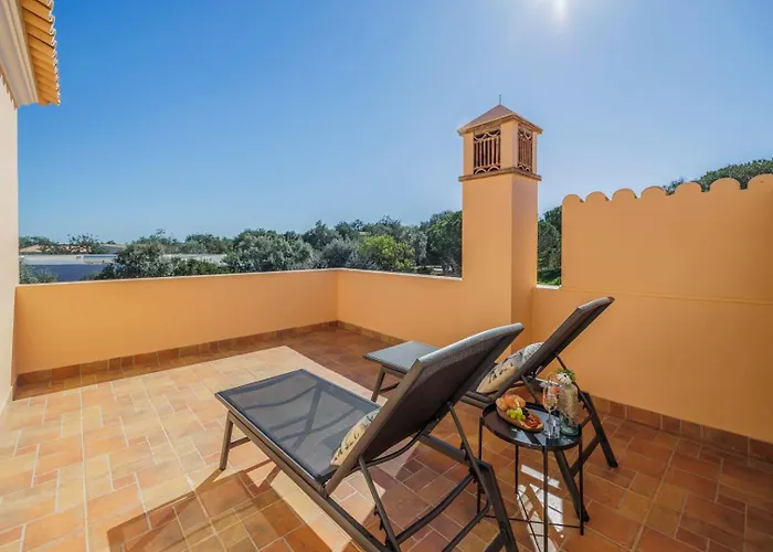 Villa Stunning Countryside W Private Garden & Pool *