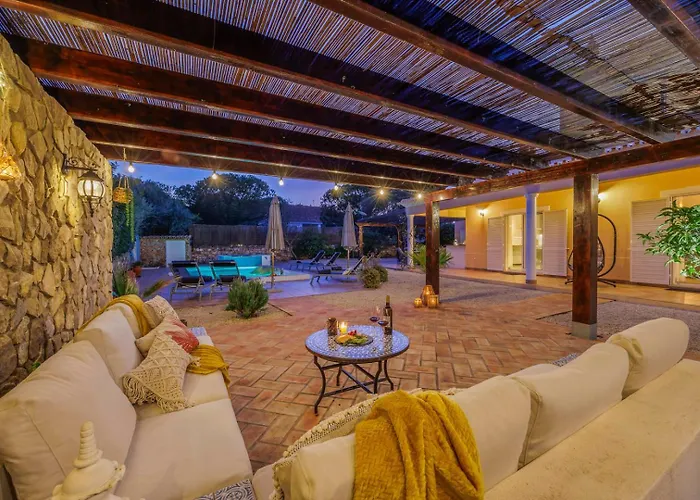 Villa Stunning Countryside W Private Garden & Pool