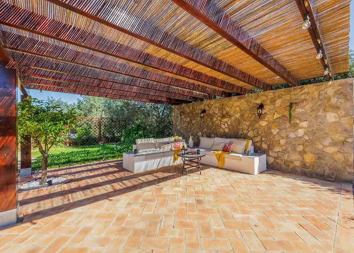 Stunning Countryside W Private Garden & Pool Villa